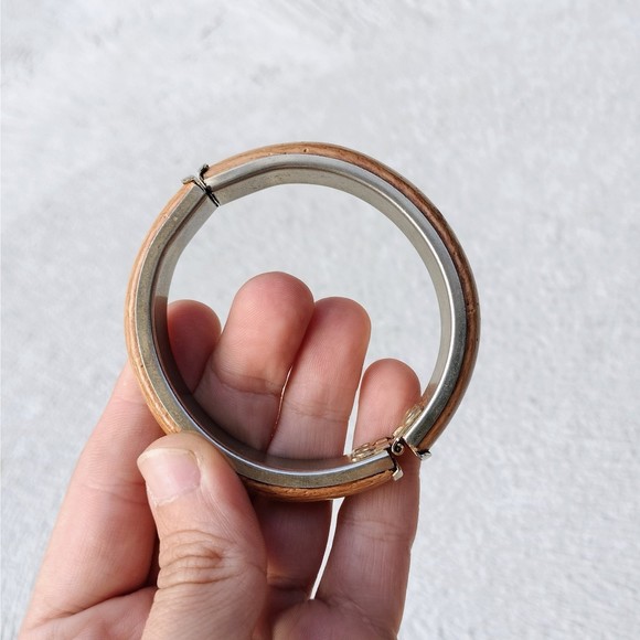 Vintage Wood Bracelet - Picture 2 of 3